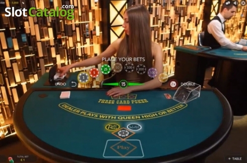 Скрин2. Three Card Poker Live Casino (Evolution Gaming) слот