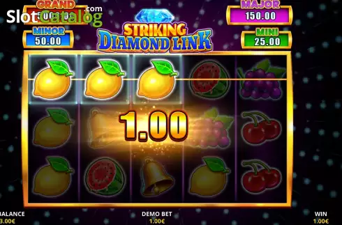 Скрин3. Striking Diamond Link слот
