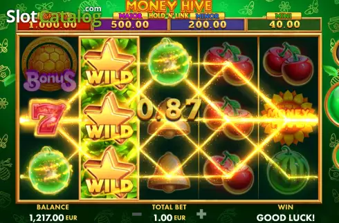 Скрин3. Money Hive Hold 'N' Link слот