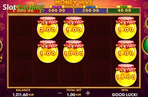 Скрин8. Money Hive Hold 'N' Link слот