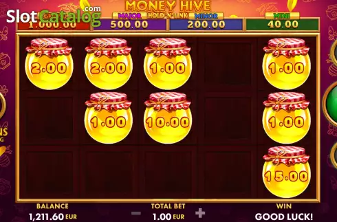 Скрин9. Money Hive Hold 'N' Link слот
