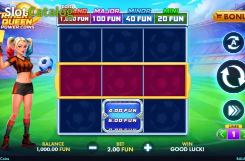 Скрин2. Striker Queen: Power Coins слот