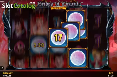 Скрин8. Brides of Dracula Hold and Win слот